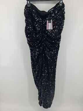 PrettyLittleThing Black Strapless Sequin Midi Dress